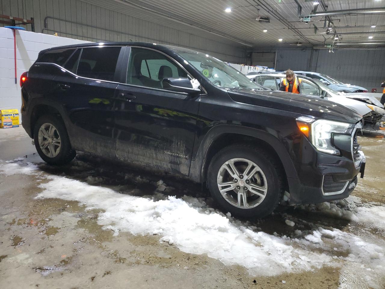 2022 GMC Terrain - Image 4