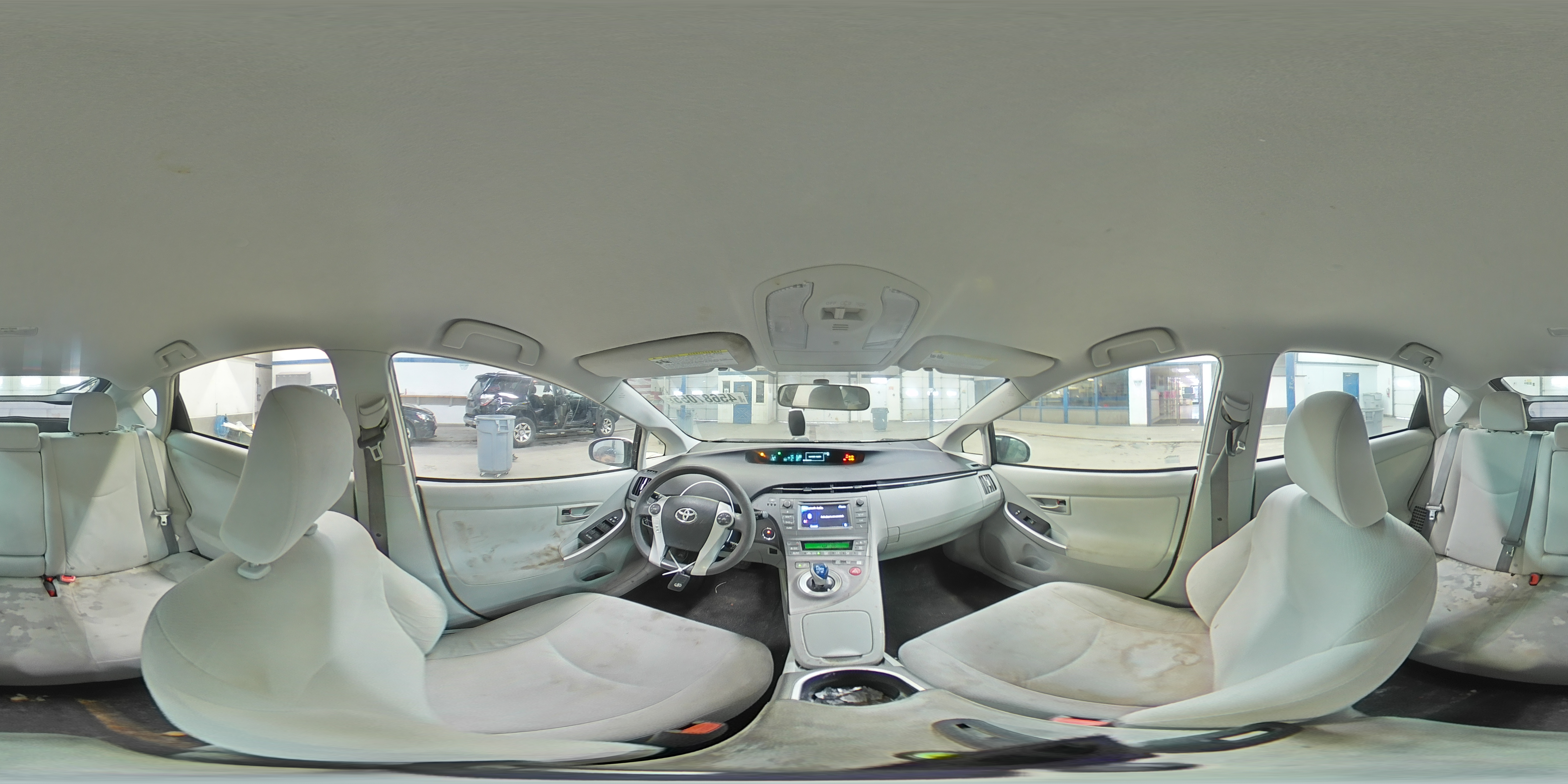 2014 Toyota Prius - Image 13