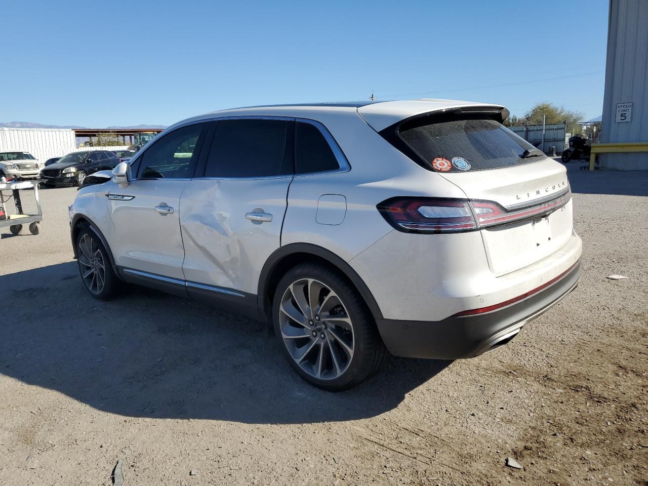 2019 Lincoln Nautilus - Image 2