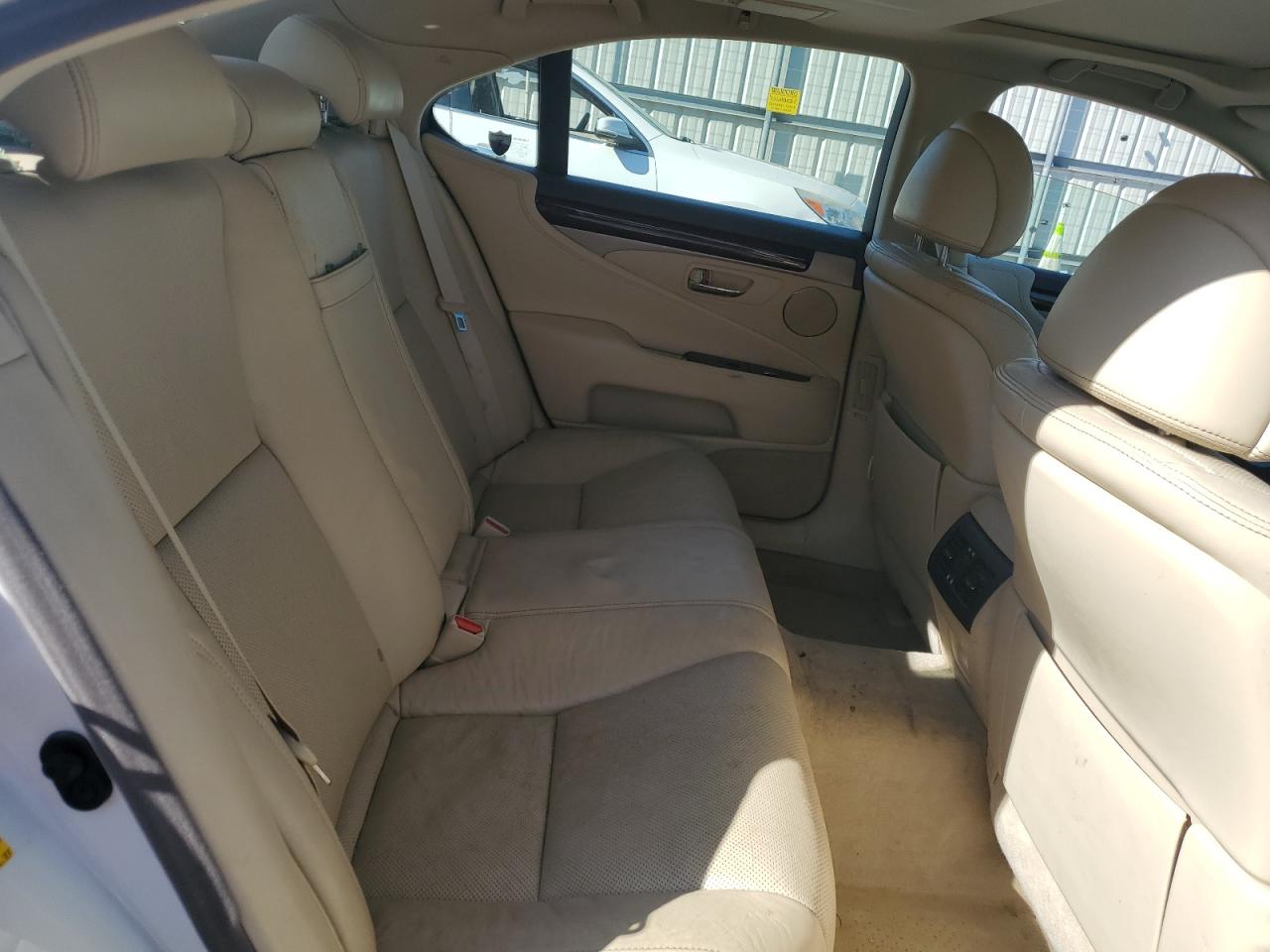 2014 Lexus LS - Image 10