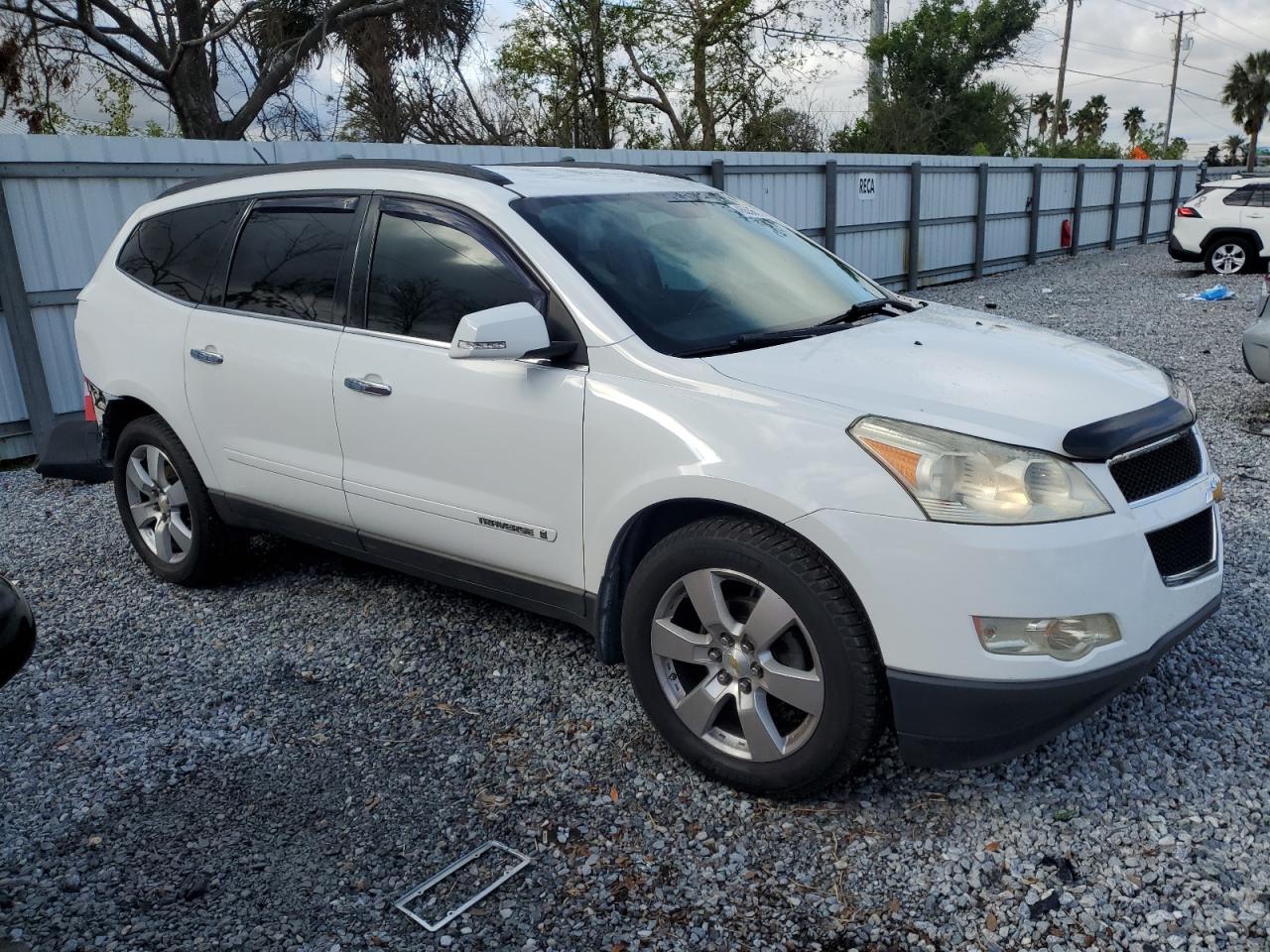 2009 Chevrolet Traverse - Image 4