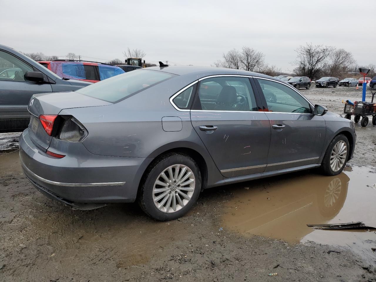 2016 Volkswagen Passat - Image 3