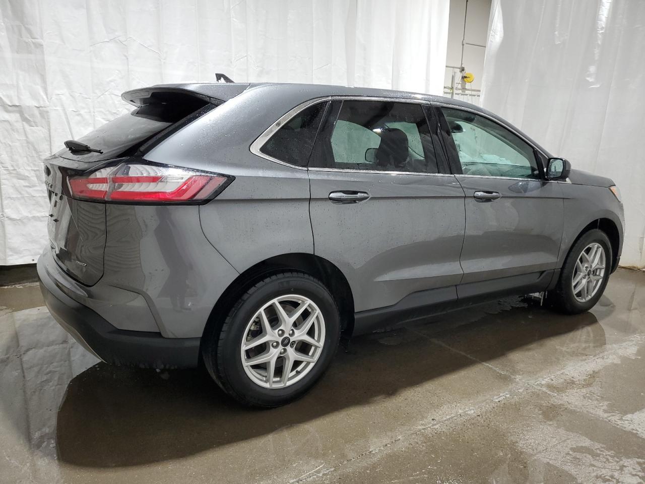 2023 Ford Edge - Image 3