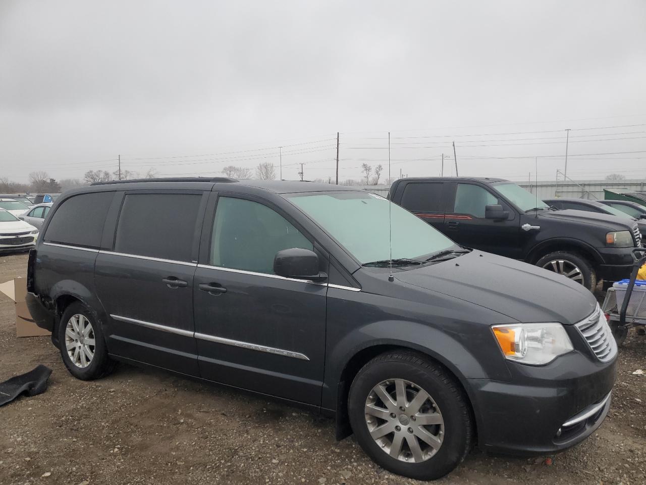 2011 Chrysler Town & Country - Image 4