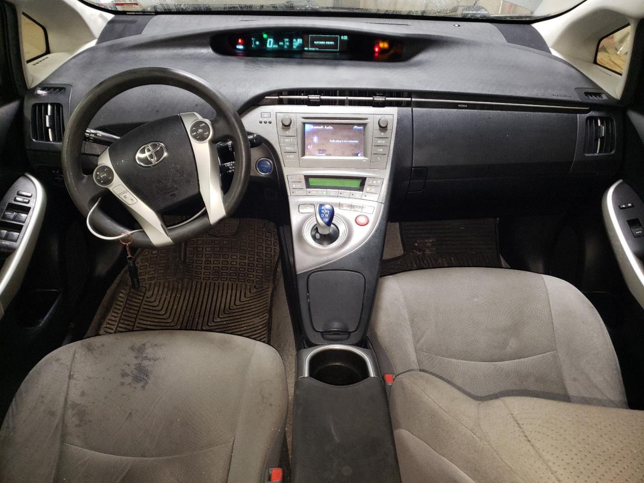 2015 Toyota Prius - Image 8