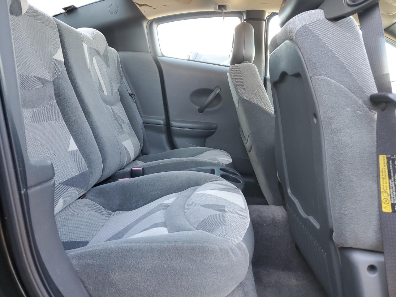 2003 Saturn ION - Image 10