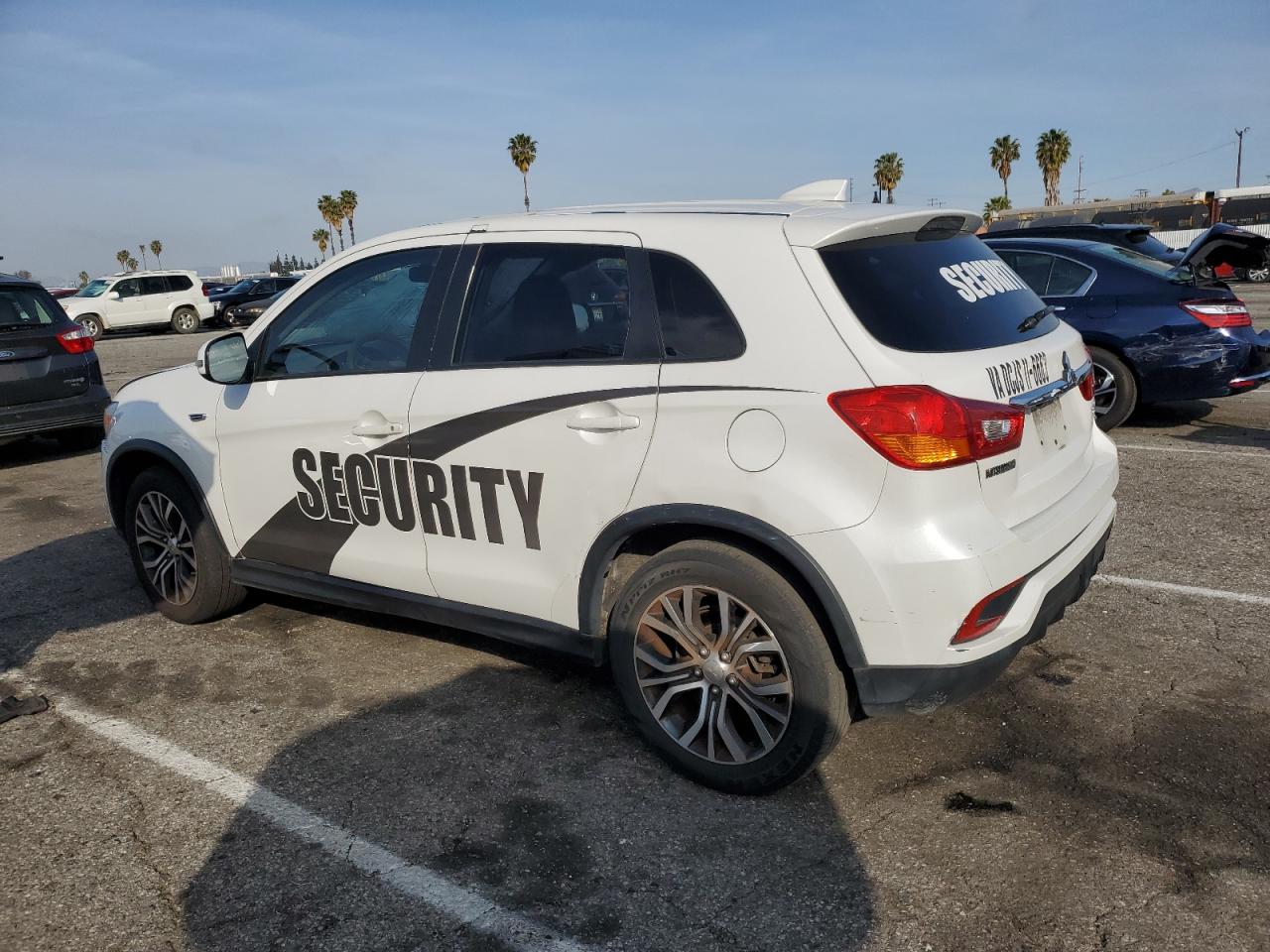 2018 Mitsubishi Outlander - Image 2