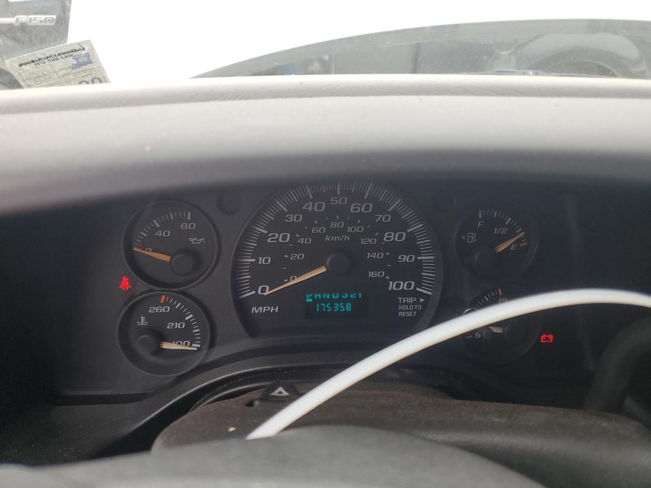 2005 Chevrolet Express - Image 9