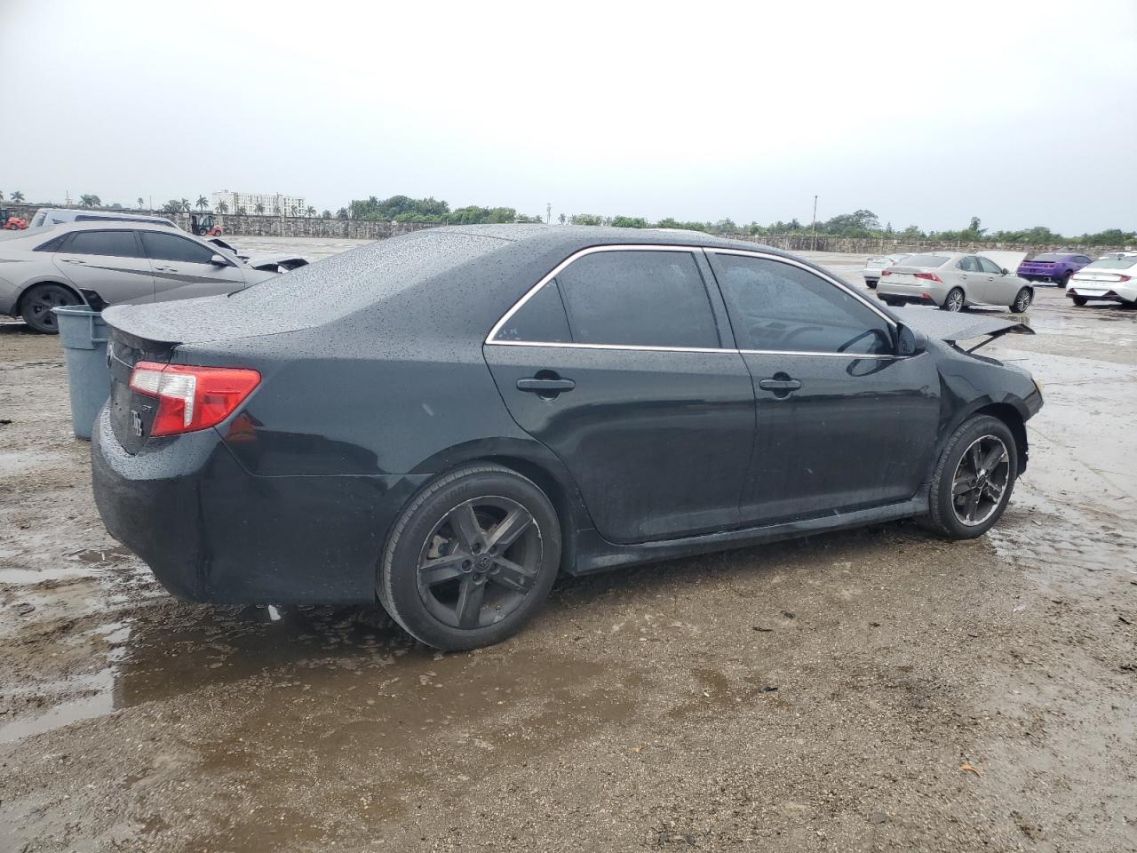 2014 Toyota Camry - Image 3