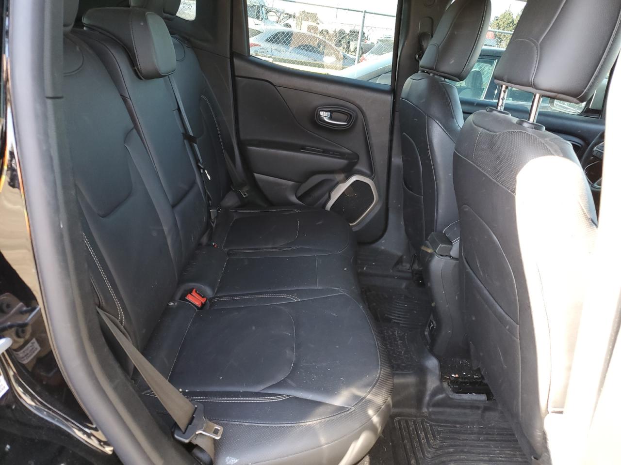 2016 Jeep Renegade - Image 11