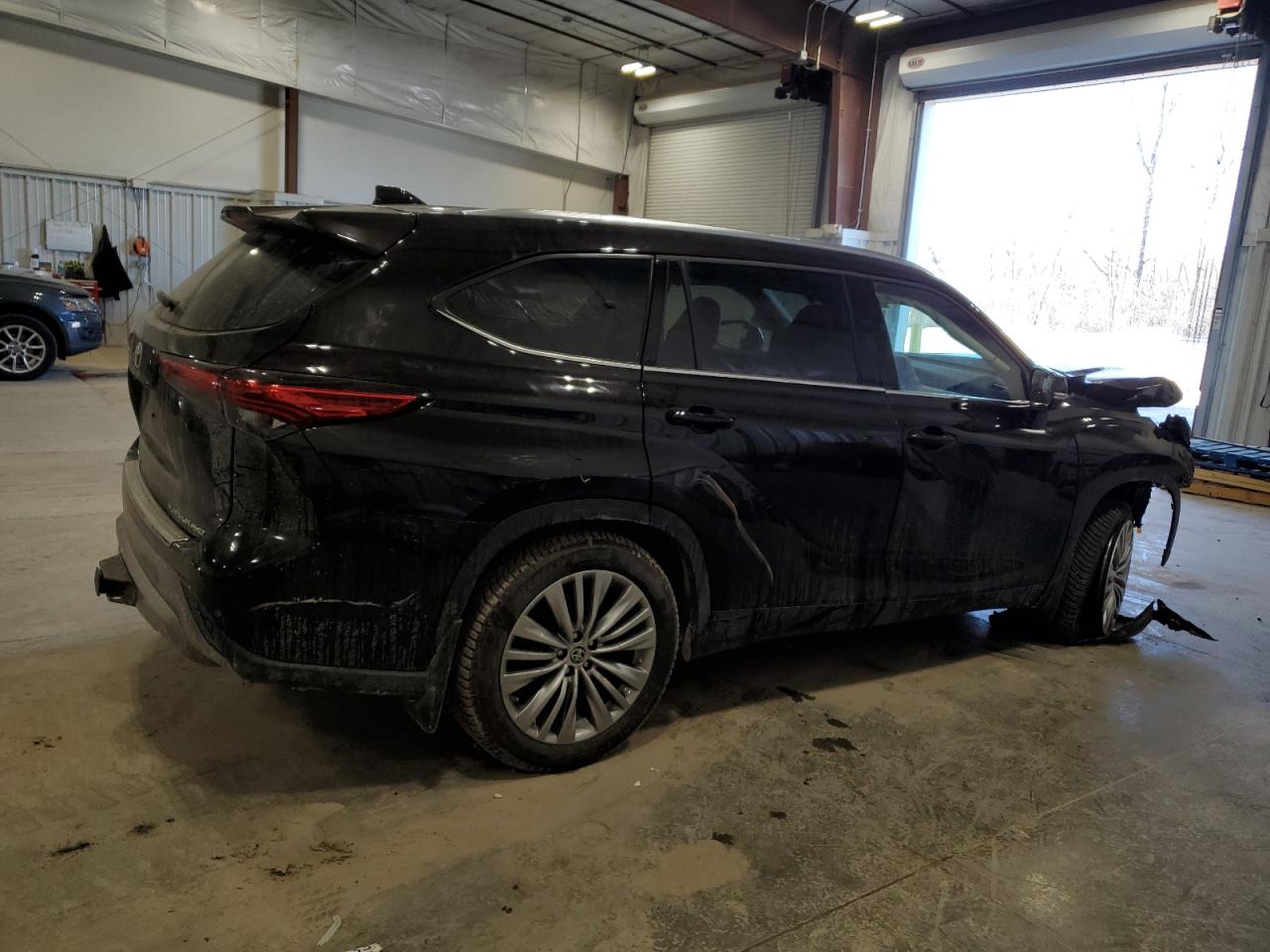 2021 Toyota Highlander - Image 3