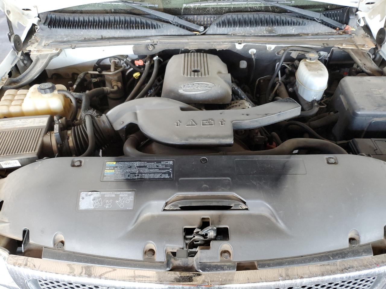 2004 GMC Yukon - Image 12