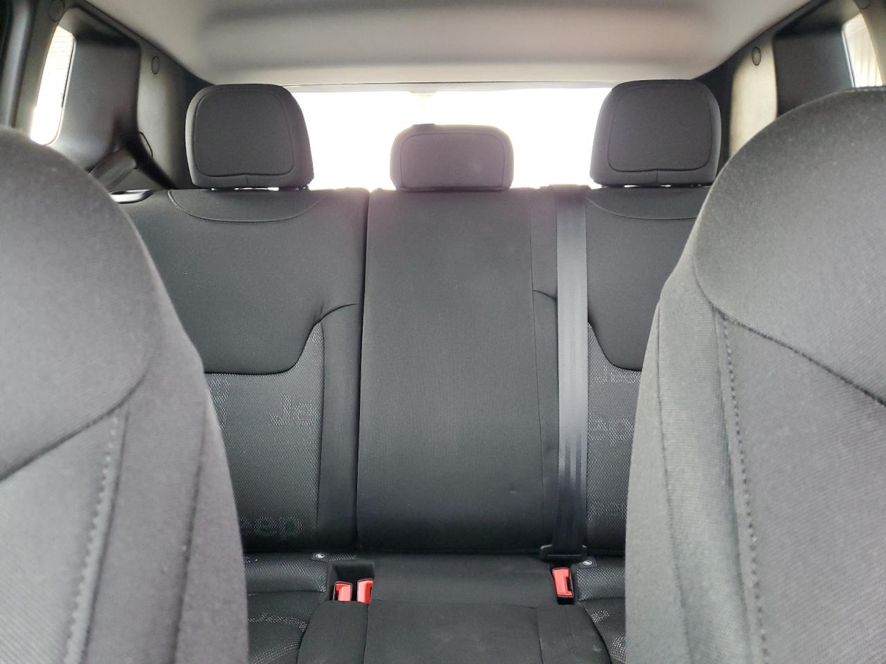 2017 Jeep Renegade - Image 10