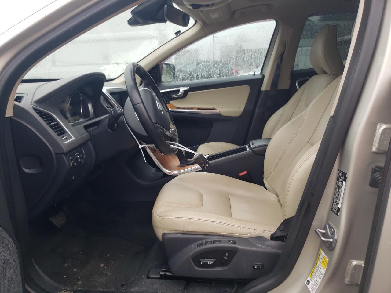 2017 Volvo XC60 - Image 7