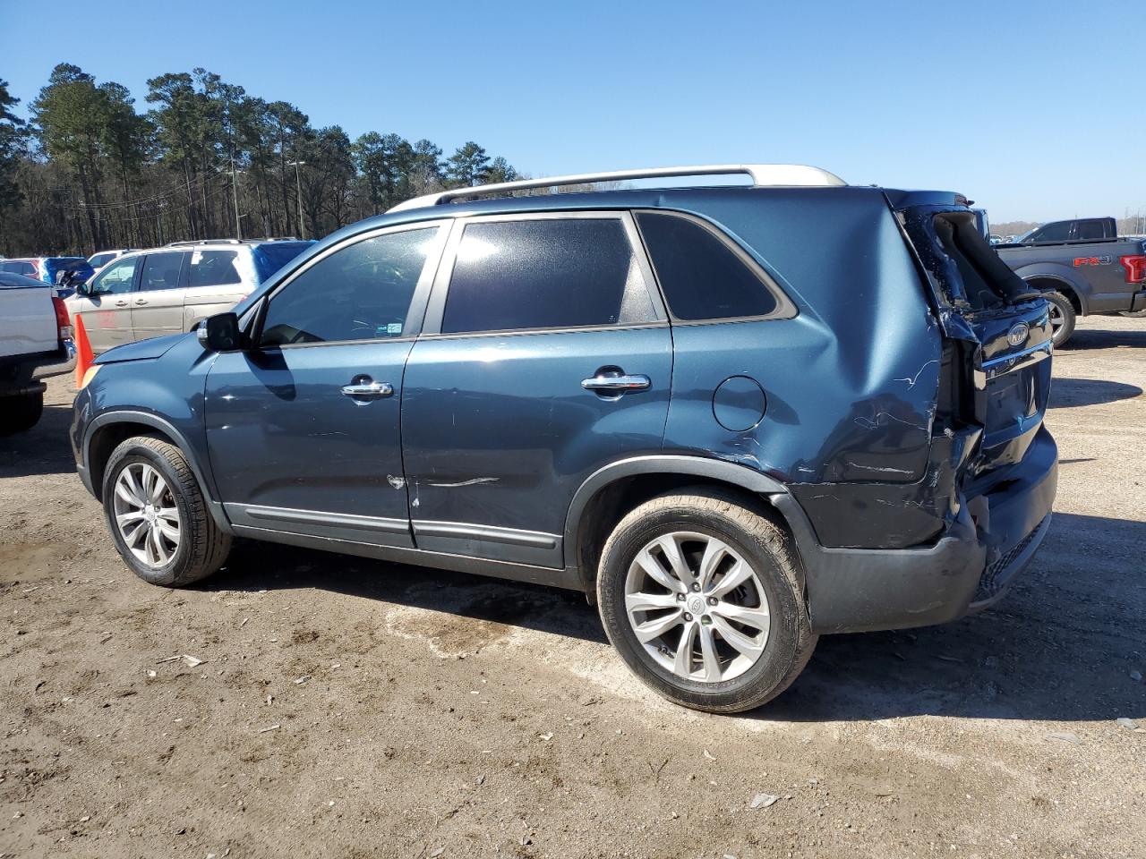 2011 Kia Sorento - Image 2