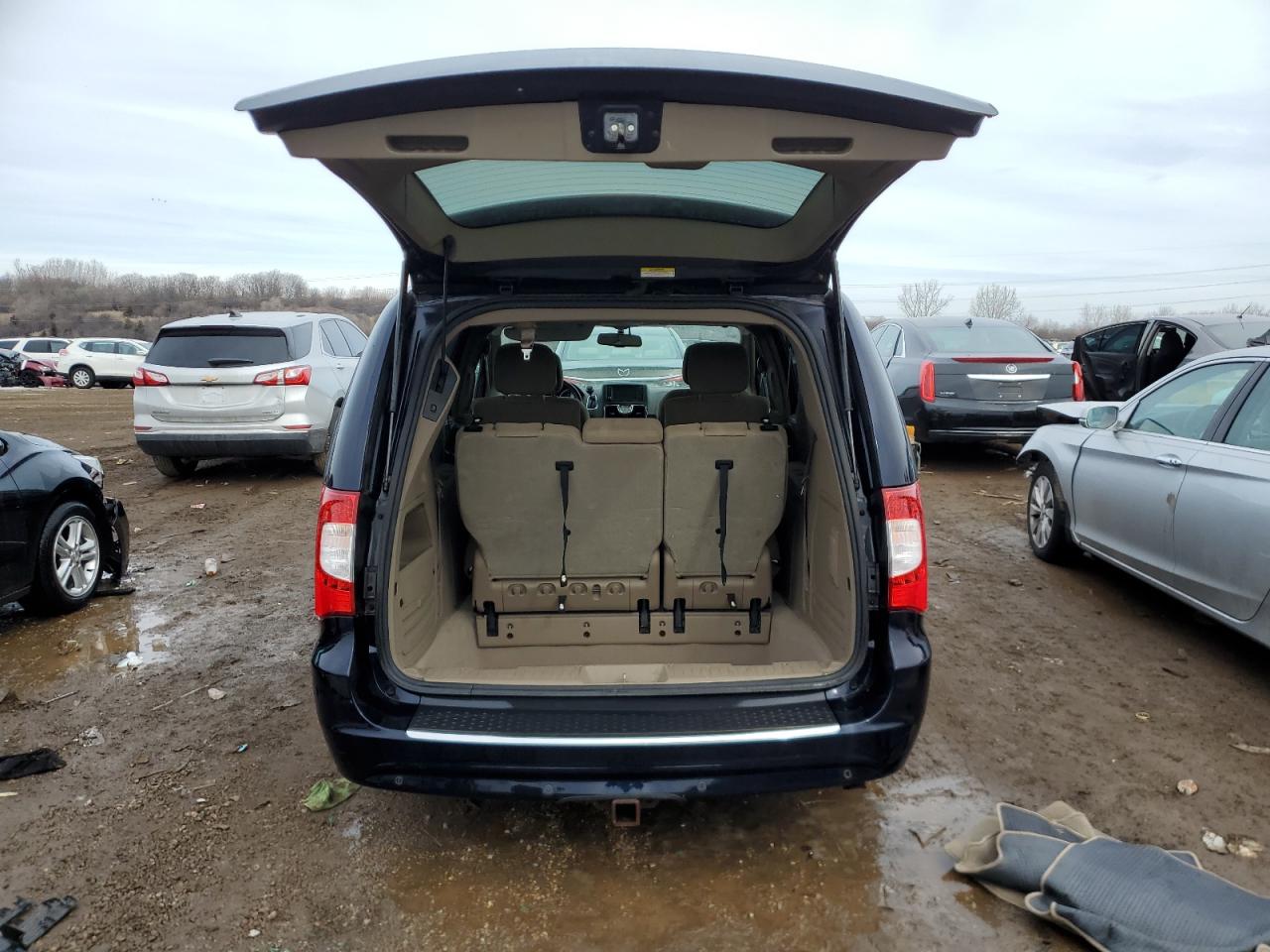 2011 Chrysler Town & Country - Image 6