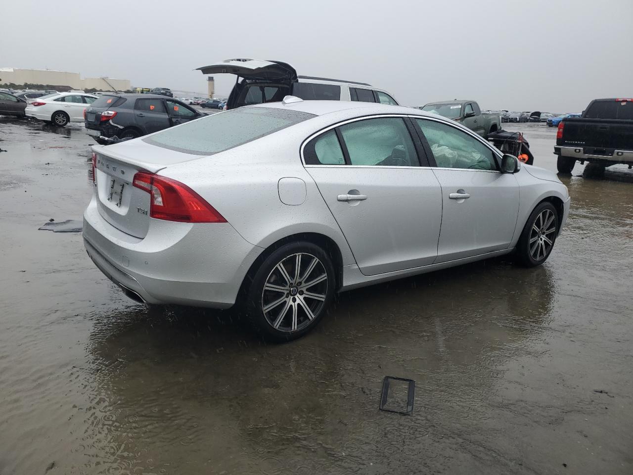 2016 Volvo S60 - Image 3