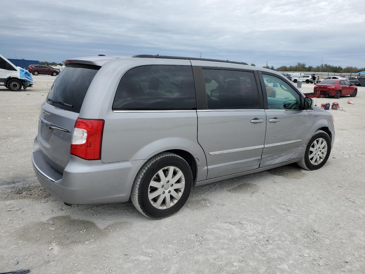 2016 Chrysler Town & Country - Image 3