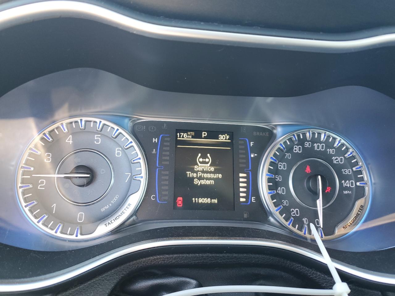 2015 Chrysler 200 - Image 9
