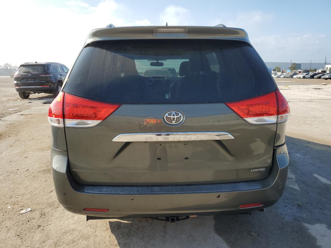 2011 Toyota Sienna - Image 6