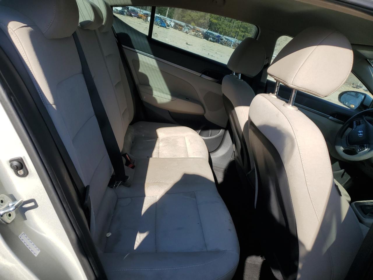 2018 Hyundai Elantra - Image 10