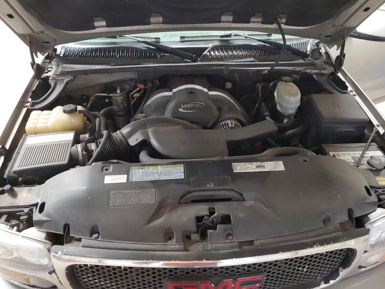 2005 GMC Yukon - Image 12
