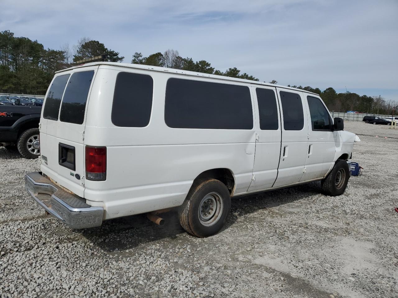 2011 Ford Econoline - Image 3