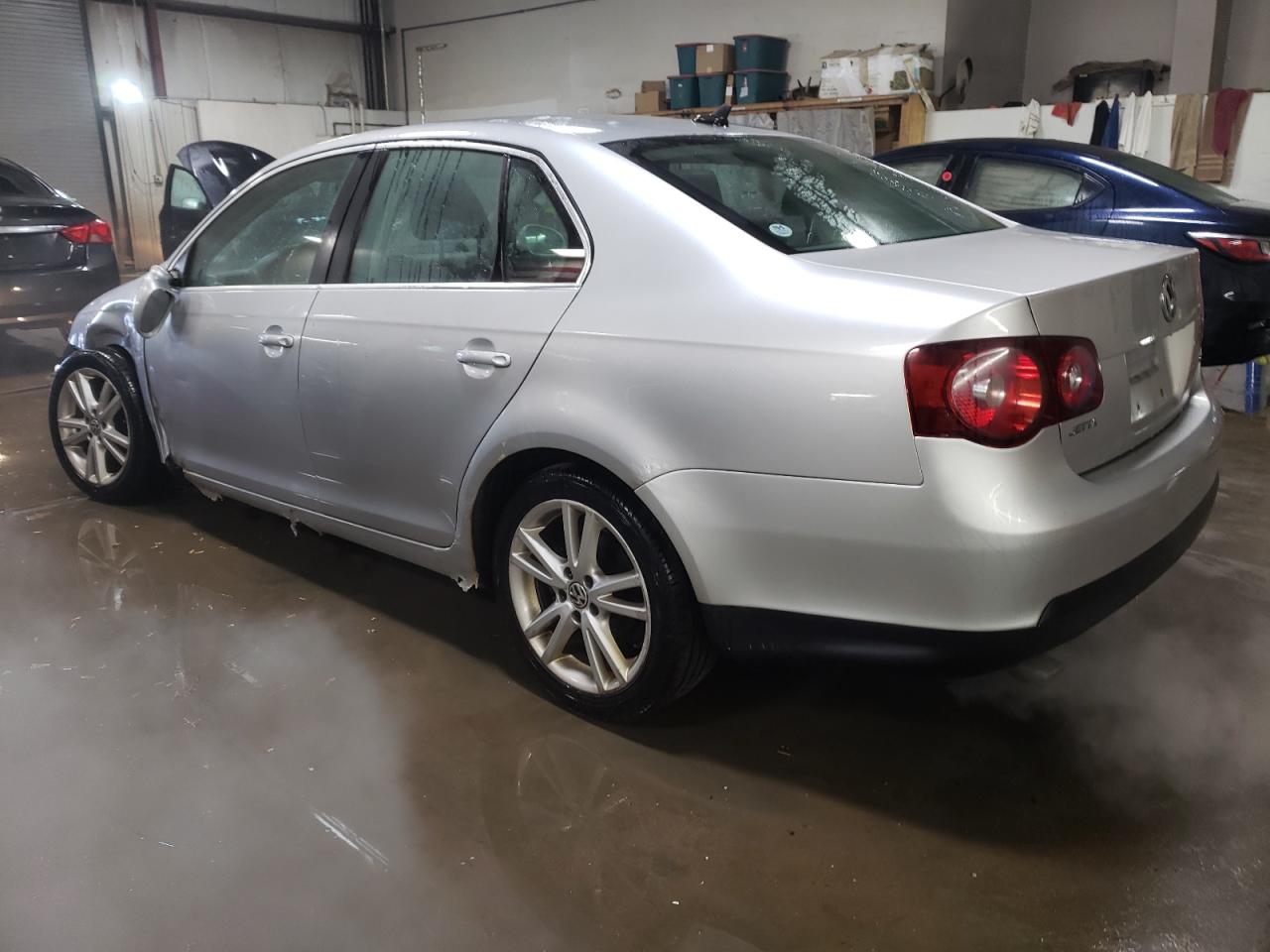 2009 Volkswagen Jetta - Image 2