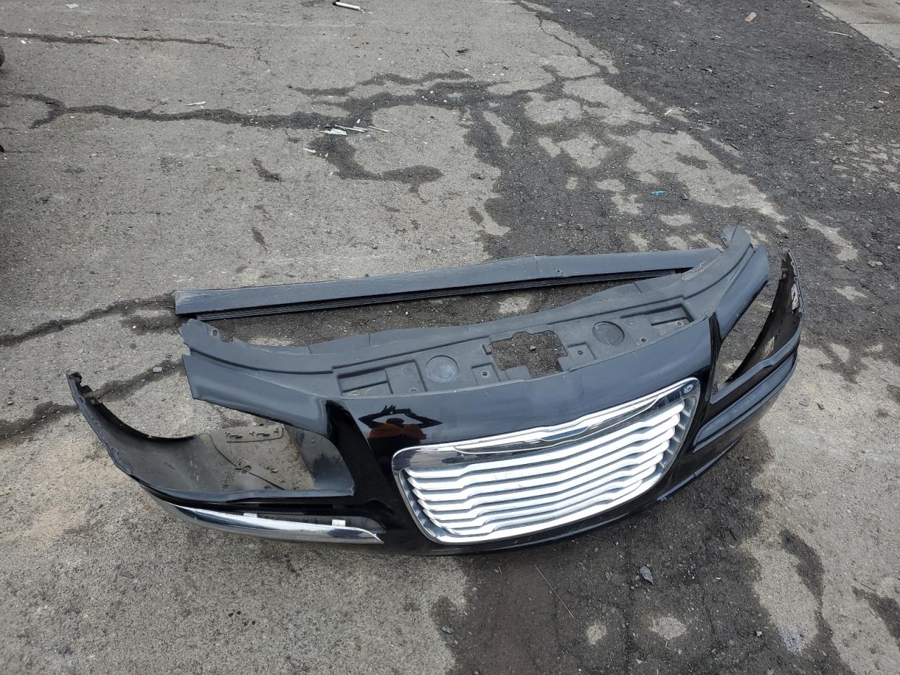 2014 Chrysler 300 - Image 12