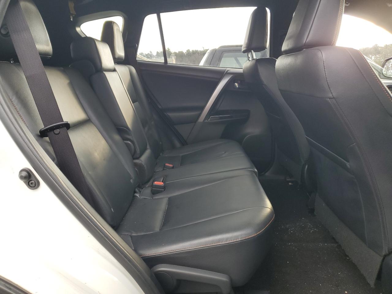 2016 Toyota RAV 4 - Image 11