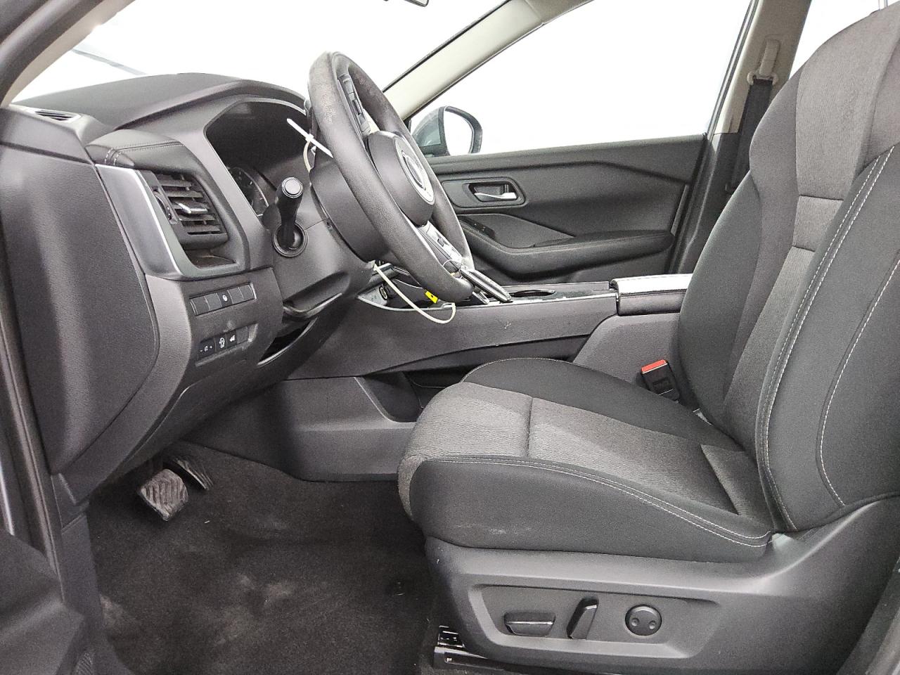 2024 Nissan Rogue - Image 7