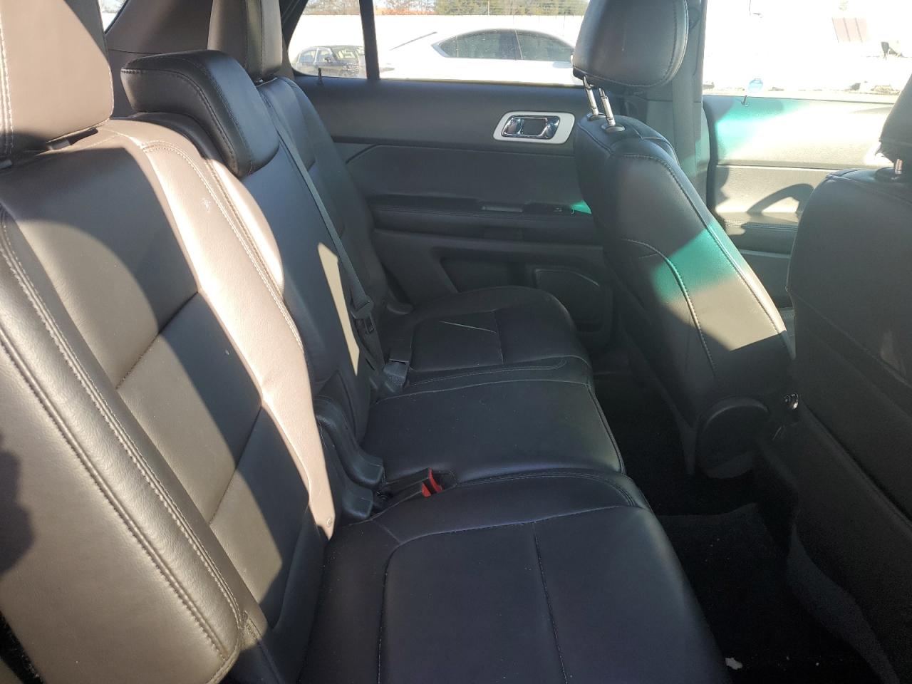 2015 Ford Explorer - Image 11