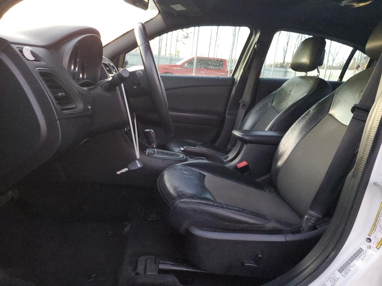 2013 Chrysler 200 - Image 7