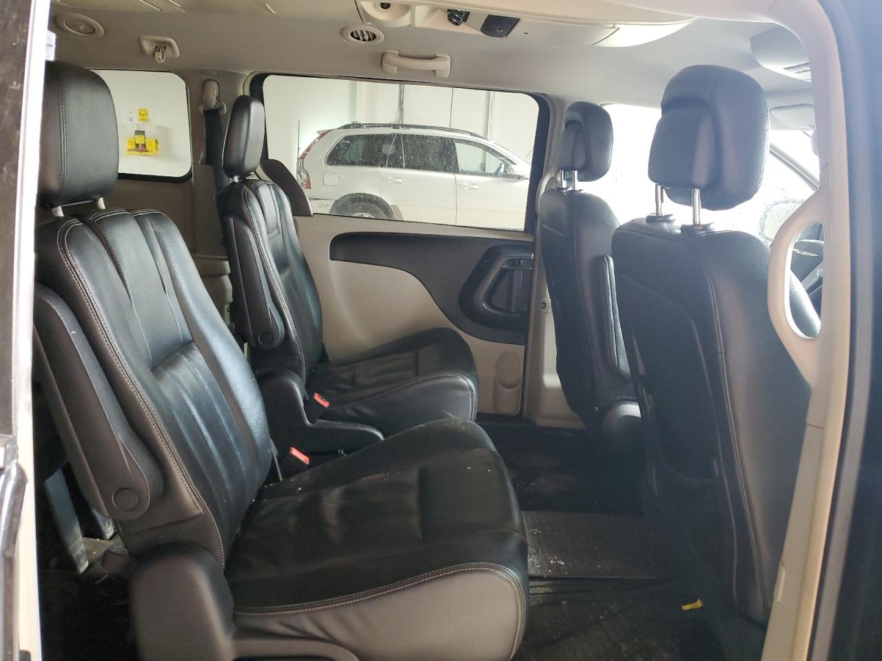 2012 Chrysler Town & Country - Image 11