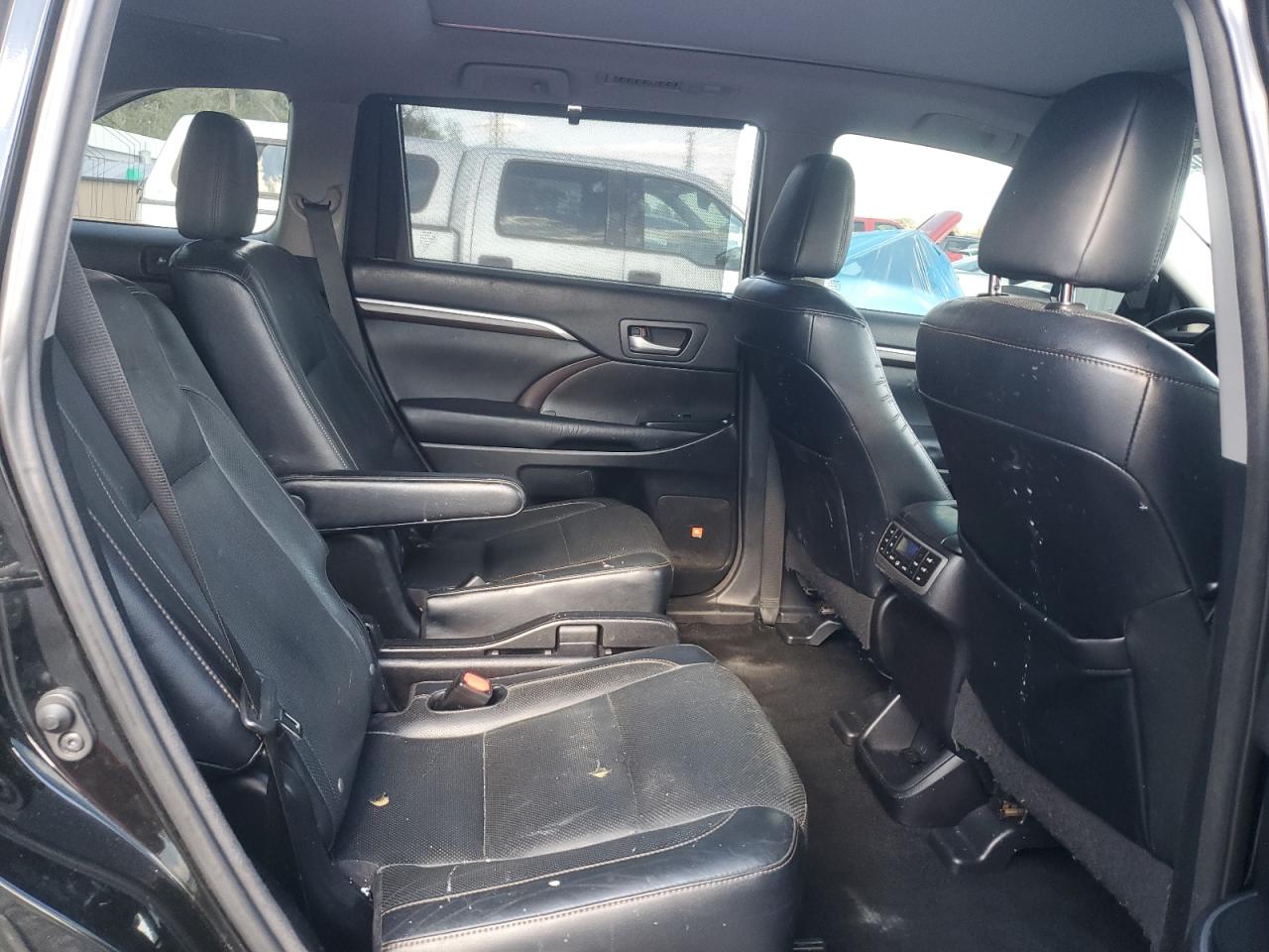 2014 Toyota Highlander - Image 11