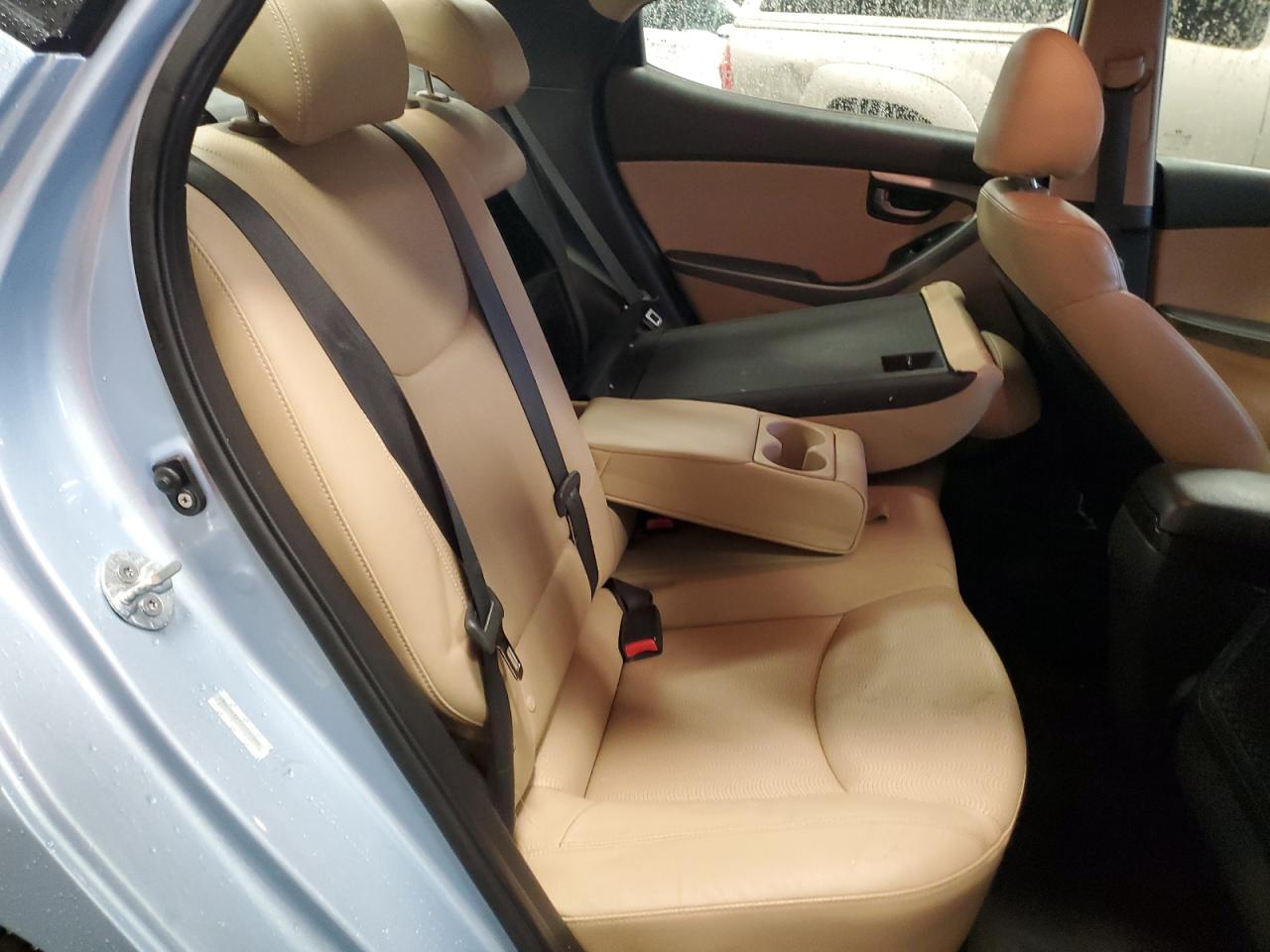 2012 Hyundai Elantra - Image 11