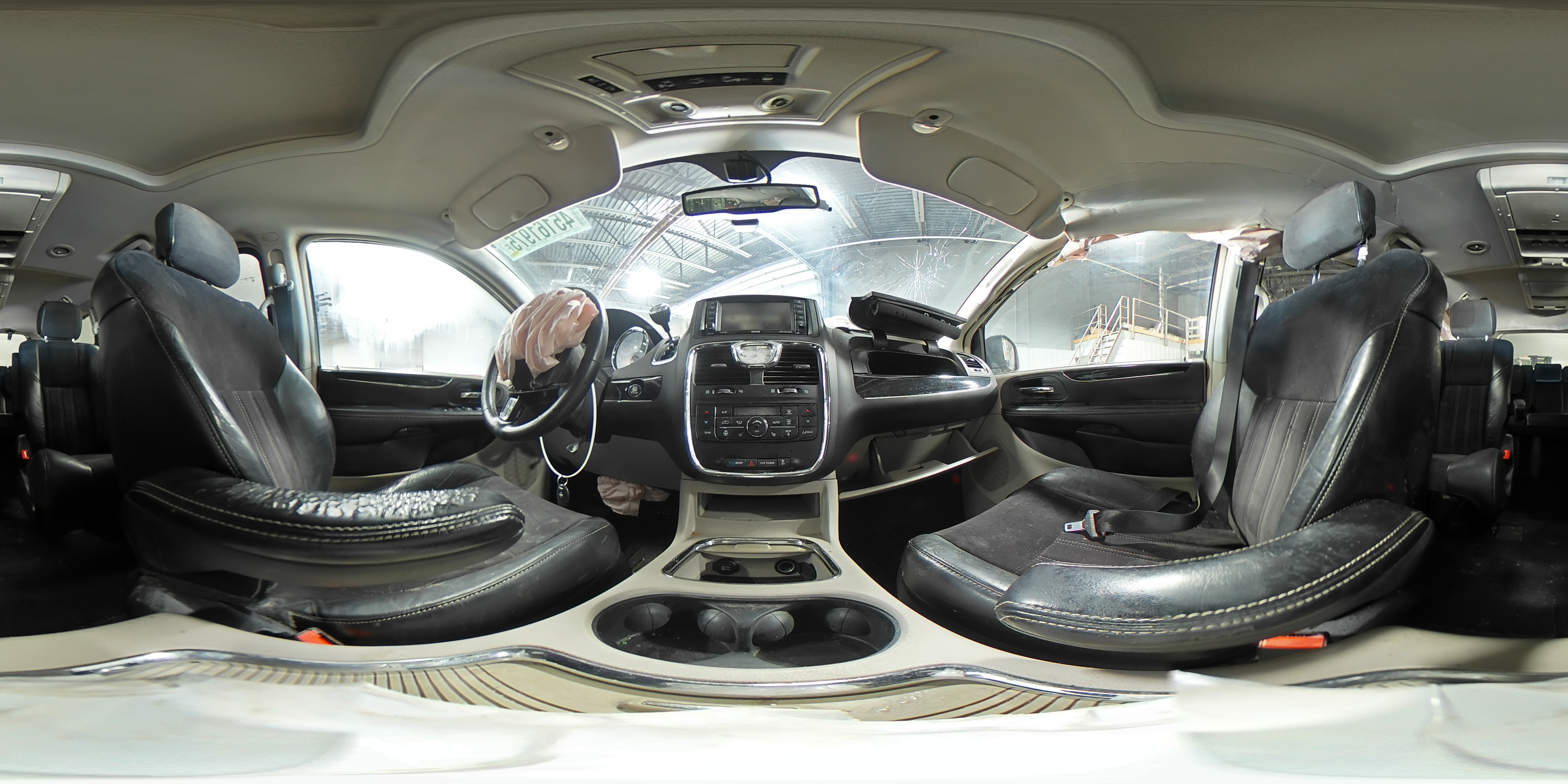 2014 Chrysler Town & Country - Image 13