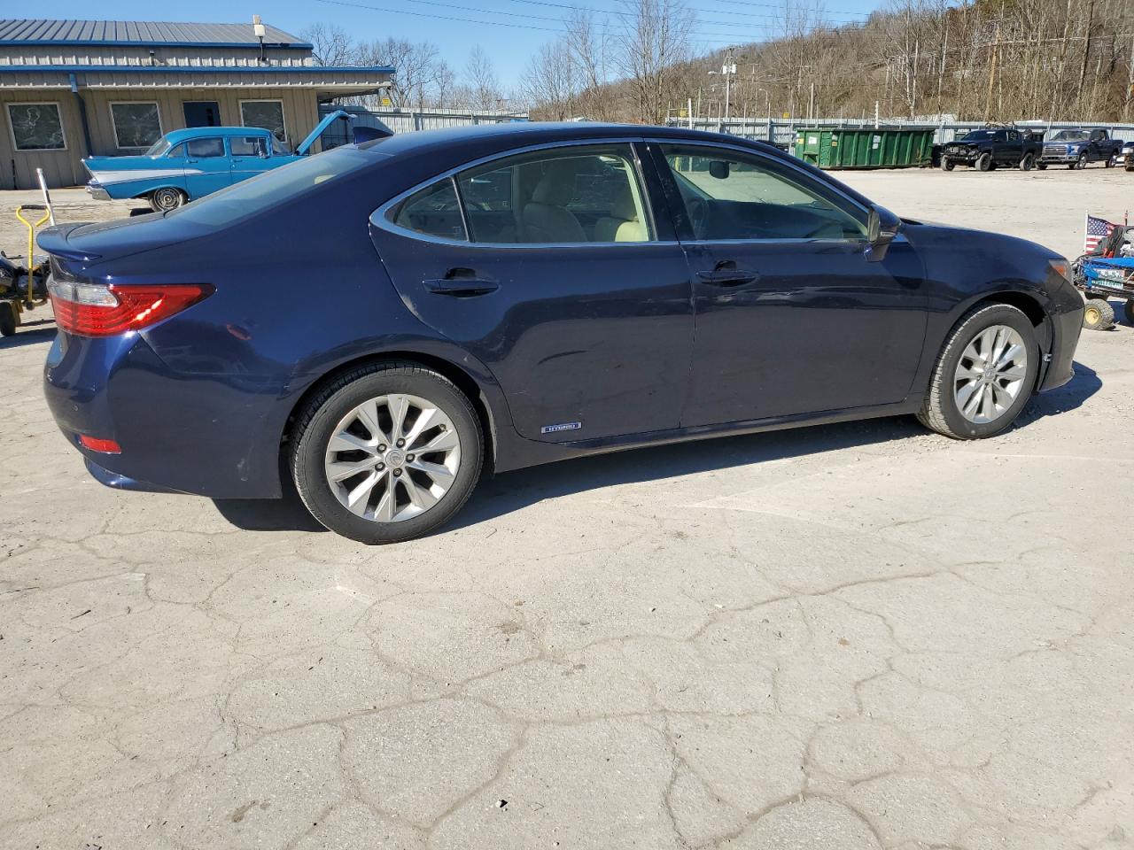 2015 Lexus ES - Image 3