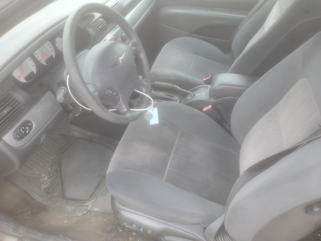 2005 Chrysler Sebring - Image 7