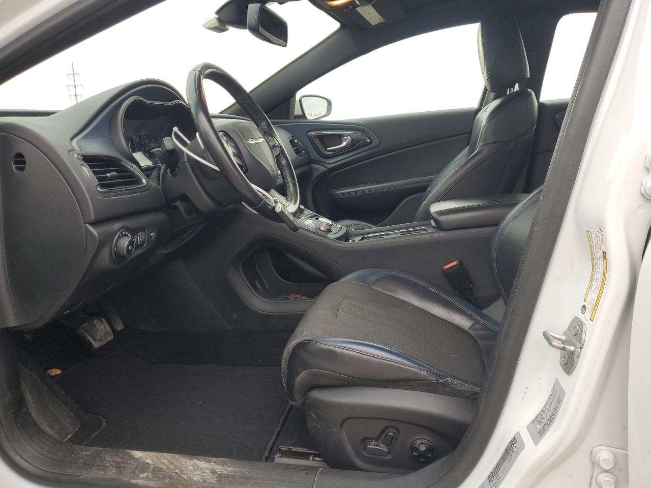 2015 Chrysler 200 - Image 7