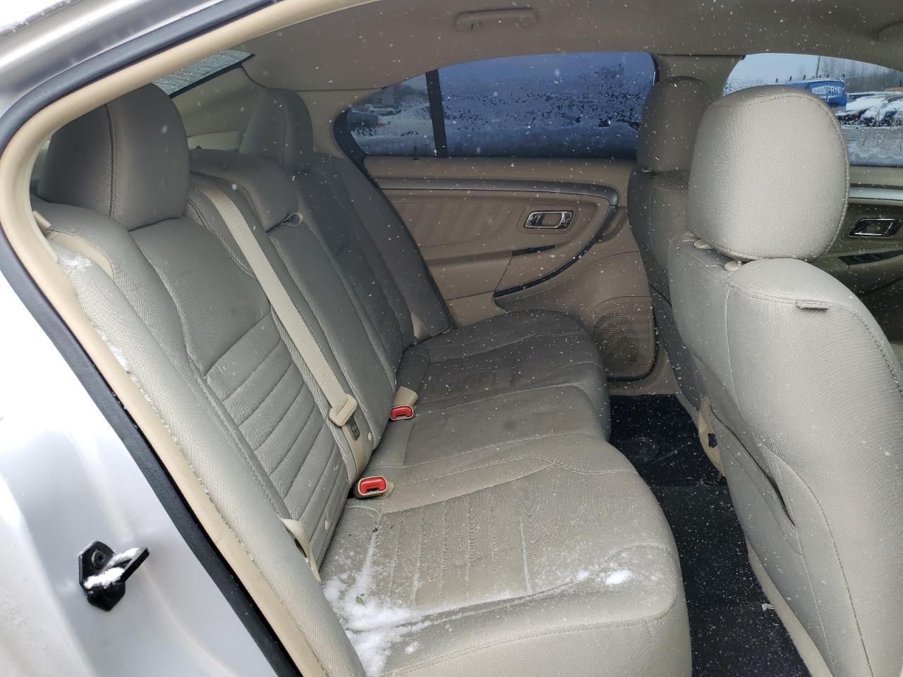 2015 Ford Taurus - Image 10