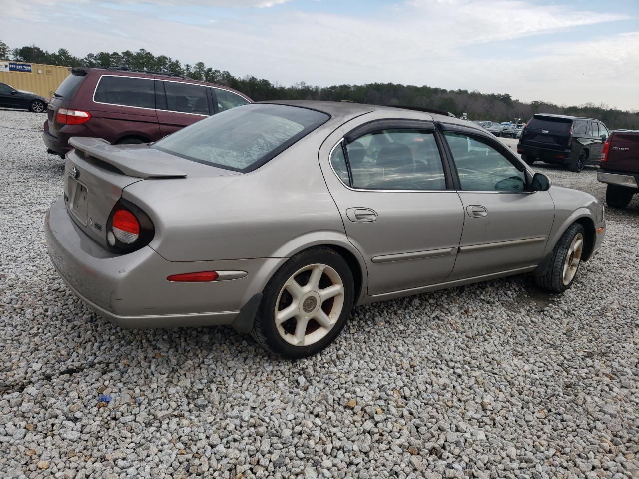 2000 Nissan Maxima - Image 3