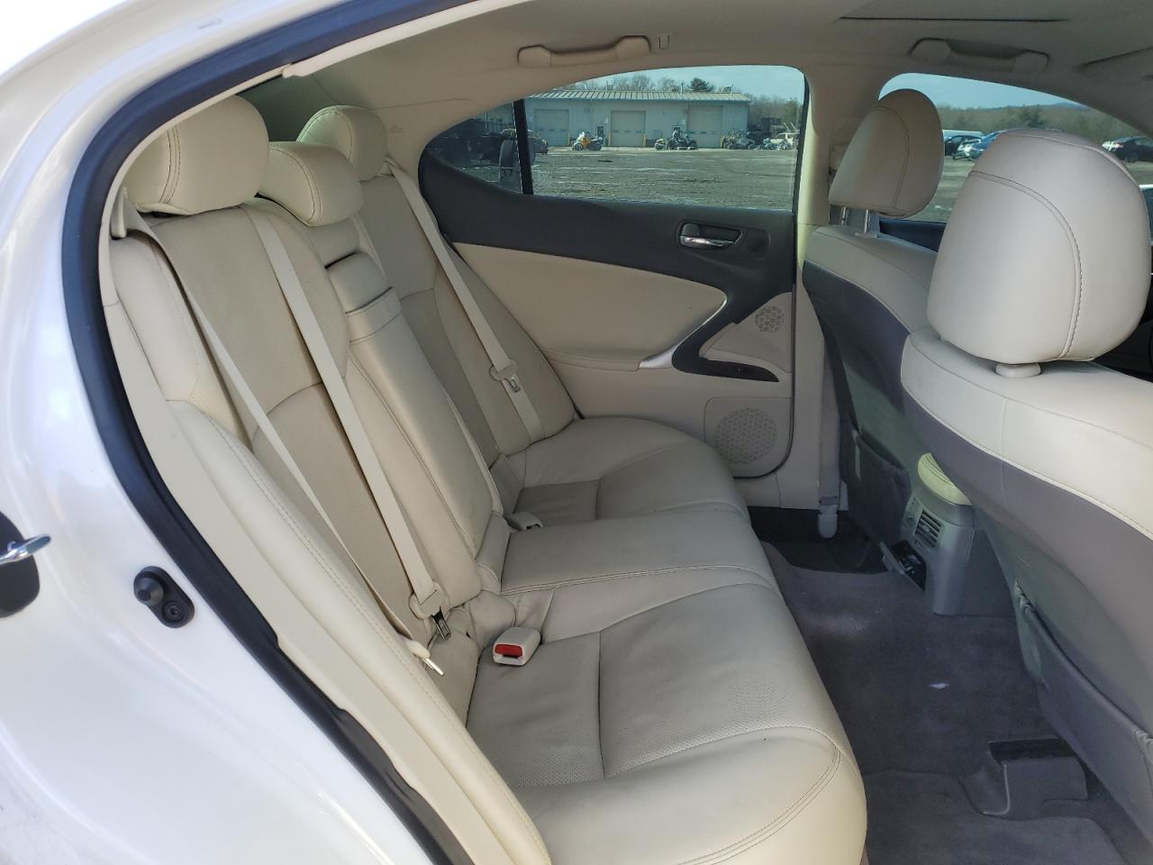 2010 Lexus IS - Image 10