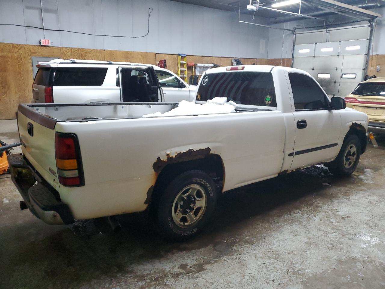 2004 GMC Sierra - Image 3