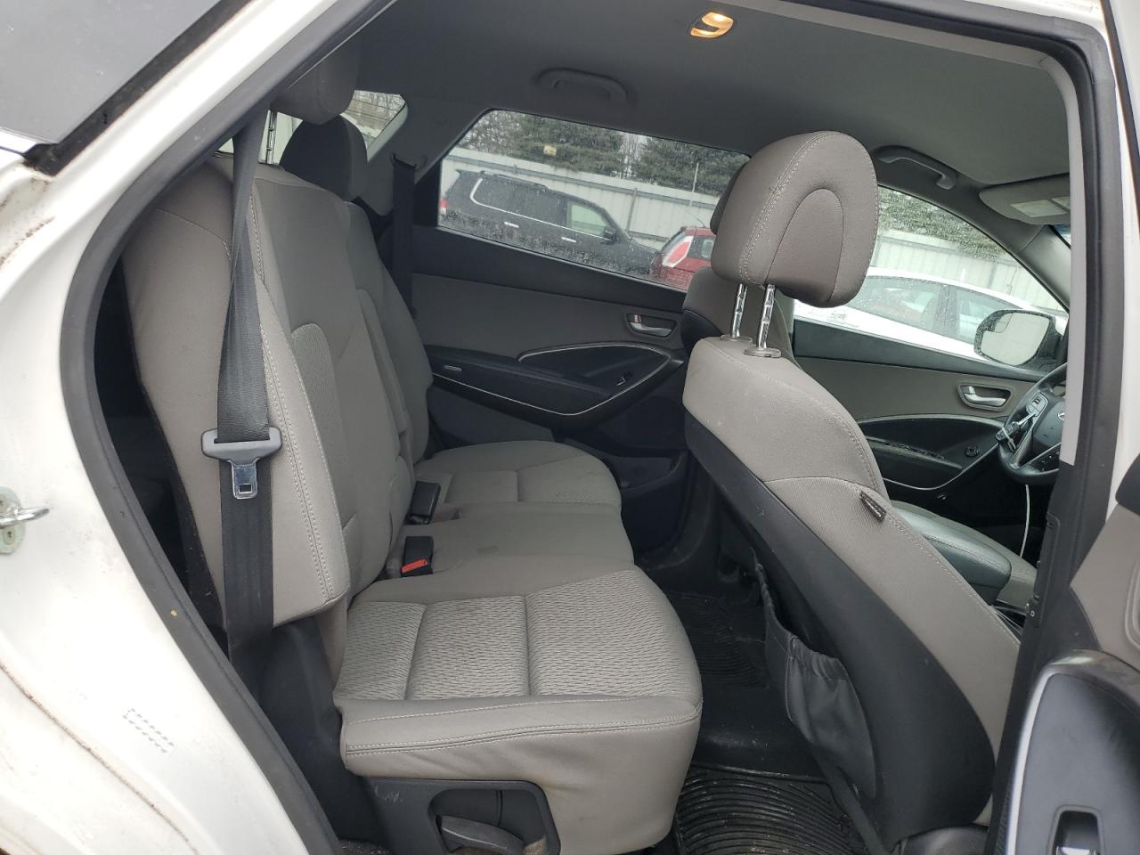 2017 Hyundai Santa Fe - Image 11