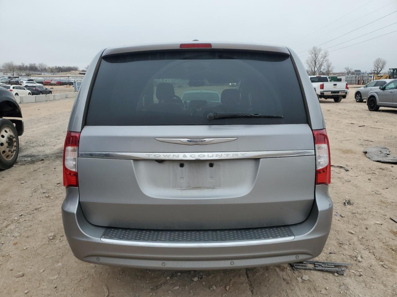 2013 Chrysler Town & Country - Image 6
