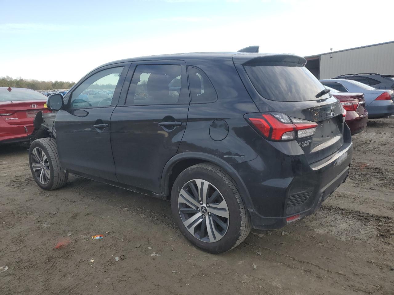 2024 Mitsubishi Outlander - Image 2