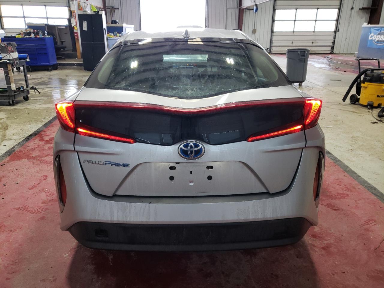 2017 Toyota Prius - Image 6