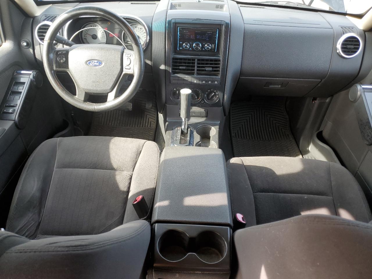 2010 Ford Explorer - Image 8