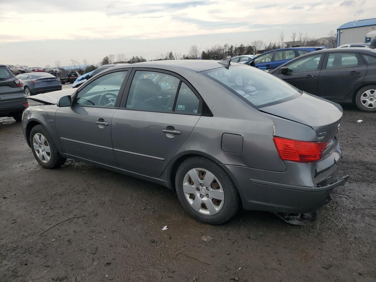 2010 Hyundai Sonata - Image 2